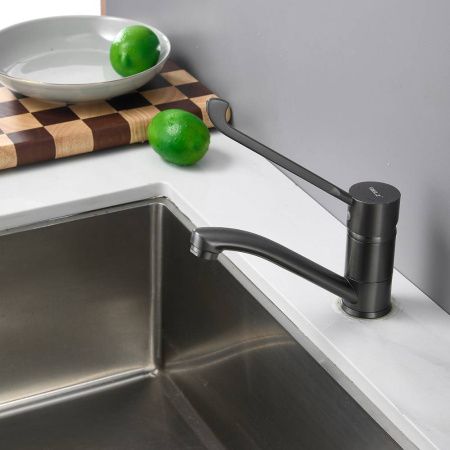 Смеситель для кухни BELZ B19019-3 на мойку оружейная сталь