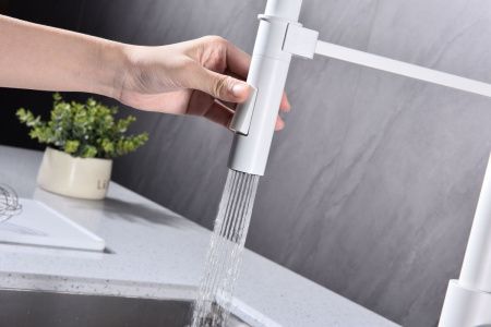 Смеситель для кухни Paulmark HALT Ha214021-WH на мойку белый