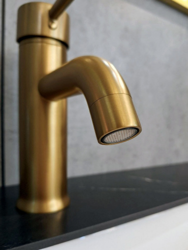Смеситель для раковины AltroBagno Metropoli AltroBagnoMetropoli0134OrSp на раковину золото матовое - фото 5