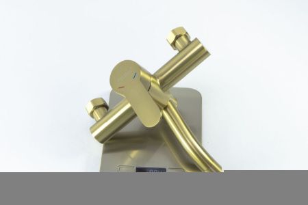 Смеситель для ванны и душа Fmark FS8206C настенный золото