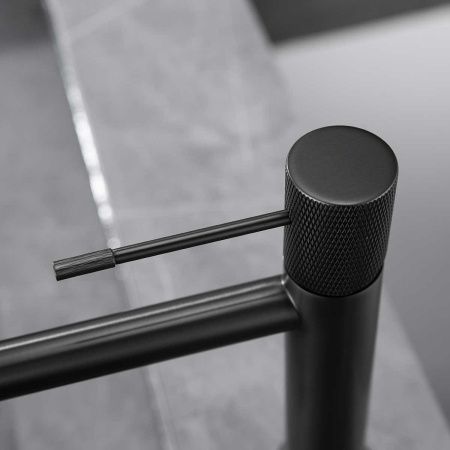 Смеситель Vincea Desire VBF-1D1MB на раковину черный