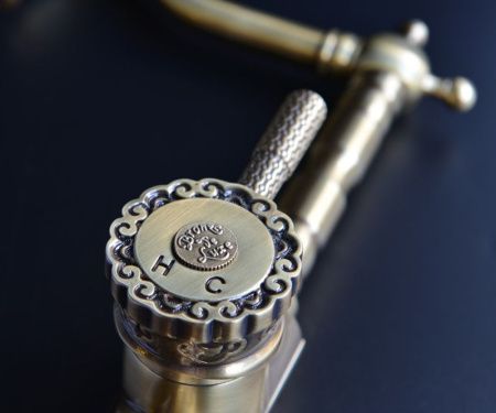 Смеситель Bronze de Luxe WINDSOR 10107 на раковину бронза