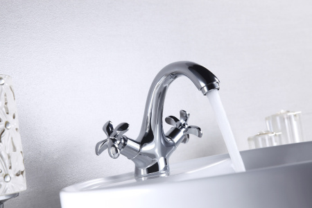 Смеситель LeMark Flora LM0106C на раковину хром