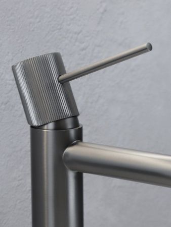 Смеситель для раковины AltroBagno Bilancia AltroBagnoBilancia010226GM на столешницу оружейная сталь