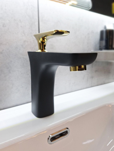 Смеситель для раковины AltroBagno Aperto AltroBagnoAperto0123NeOr на раковину черный/золото - фото 4