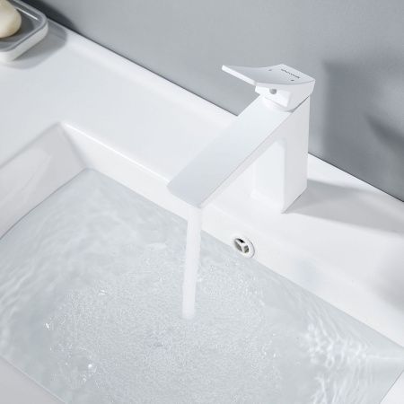 Смеситель Shevanik S4401C на раковину белый