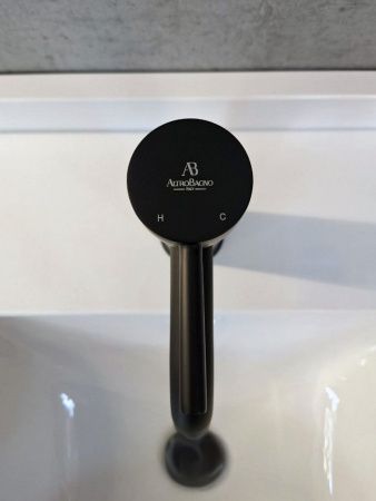 Смеситель AltroBagno Metropoli AltroBagnoMetropoli0122NeOp на раковину черный
