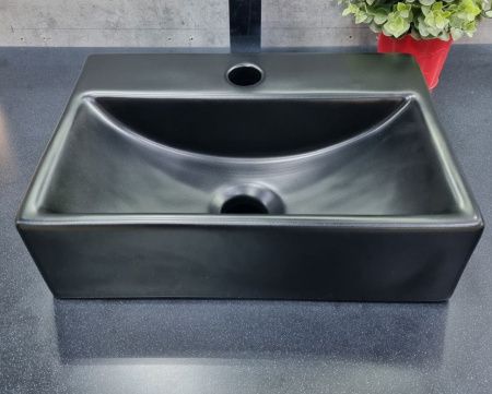 Раковина из сантехнического фаянса CeramaLux 9135-1MB 40х30 подвесная цвет черный 1 отверстие под смеситель