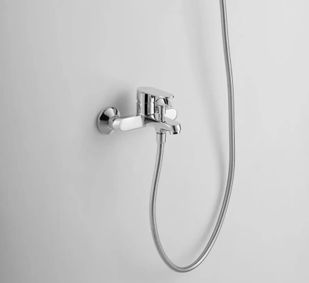 Смеситель для ванны Arrow AG3605 настенный хром
