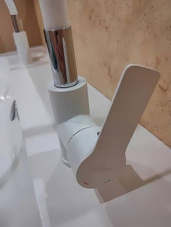 Смеситель для кухни Haiba HB70113-8 на мойку белый/хром