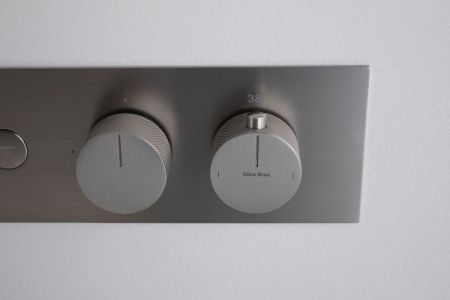 Смеситель для ванны с душем Allen Brau Liberty 5.33003-BN встраиваемый в стену никель с термостатом