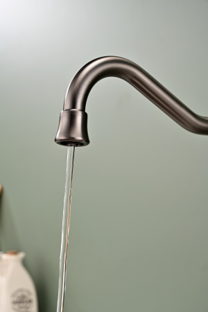 Смеситель для кухни Paulmark RETRO Re213226-GM на раковину воронёная сталь