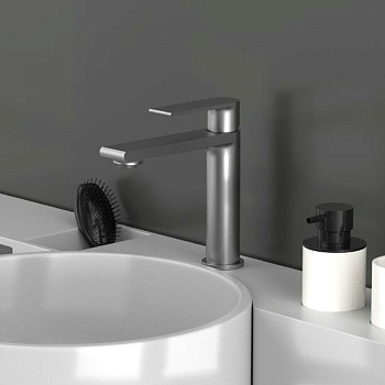 Смеситель Vincea Vogue VBF-1V1GM на раковину вороненая сталь