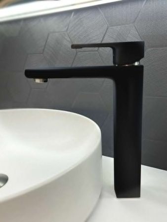 Смеситель для раковины AltroBagno Lamberto AltroBagnoLamberto010213MB на столешницу черный