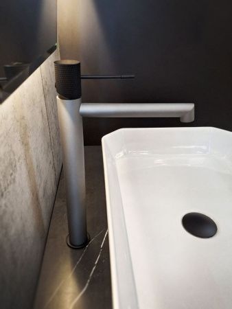 Смеситель для раковины AltroBagno Intento AltroBagnoIntento010216GrNe на столешницу черный/серый