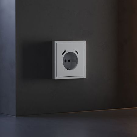 Накладка для розетки с заземлением и защитными шторками, с USB A+C VOLTUM S70 VLS001016