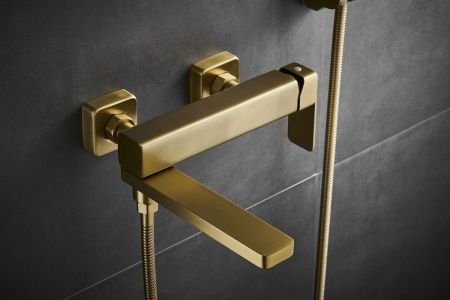 Смеситель для ванны и душа Fmark FS8724-22C настенный золото