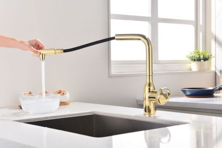 Смеситель для кухни Paulmark URBAN Ur213104-G на мойку золото