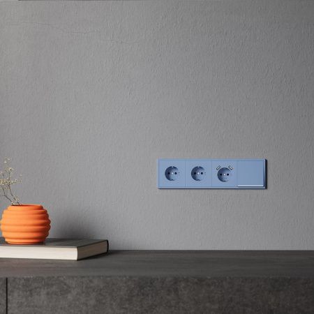 Накладка для розетки с заземлением и защитными шторками, с USB A+A VOLTUM S70 VLS000915