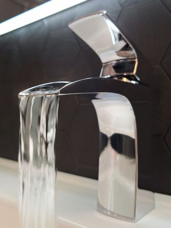 Смеситель AltroBagno Cascata AltroBagnoCascata0110Cr на раковину хром