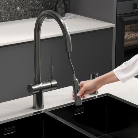 Смеситель для кухни Reflexion Lago RX9904BL на мойку вороненая сталь