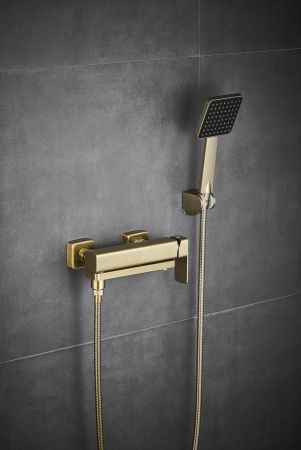 Смеситель для ванны и душа Fmark FS8724-22C настенный золото