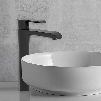 Смеситель Vincea Esse VBF-1E2MB на столешницу черный без термостата