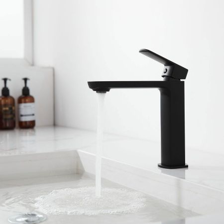 Смеситель Vincea Next VBF-1N1MB на раковину черный