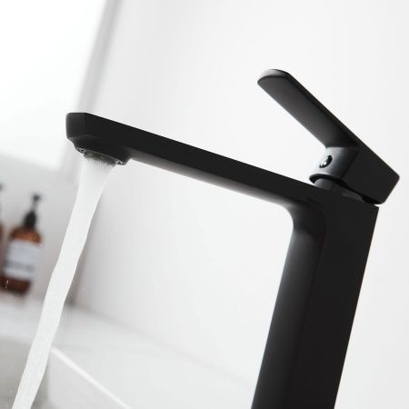 Смеситель Vincea Next VBF-1N1MB на раковину черный