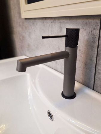 Смеситель AltroBagno Intento AltroBagnoIntento0127GrNe на раковину черный/серый