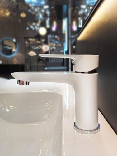 Смеситель для раковины AltroBagno Diretto AltroBagnoDiretto0107Bi на раковину белый - фото 4